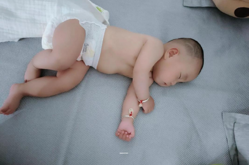 海口宝宝上火有眼屎 海口宝宝上火有眼屎