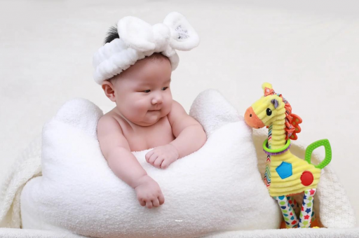 海口宝宝打嗝吐奶怎么回事